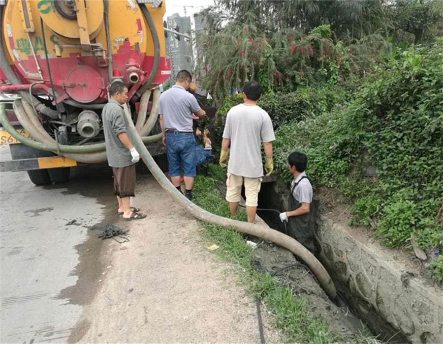 箱涵渠道清淤清理黑臭淤泥改善水质提升水的环境